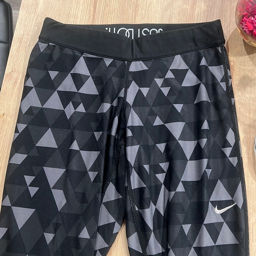 NIKE Athletic mid way leggings size M
